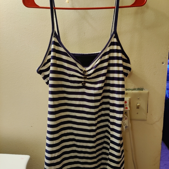 Tank top. Kim Kardashian - Picture 1 of 4